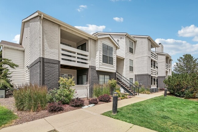 Building Photo - Ezlyn Westminster