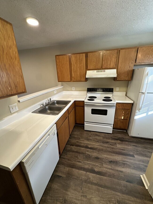 Foto del edificio - 2 Bedroom 1.5 Bathroom Townhome!