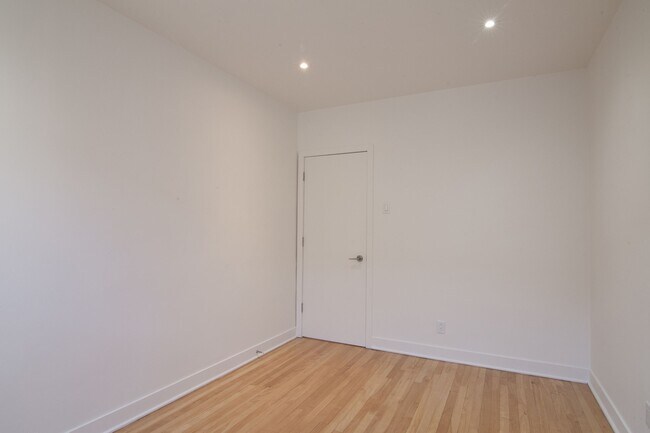 Photo du bâtiment - 2105 Rue Chomedey