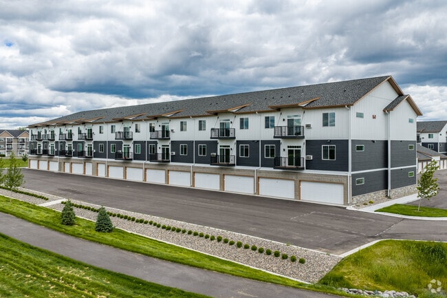 Building Photo - The Willows of Annandale