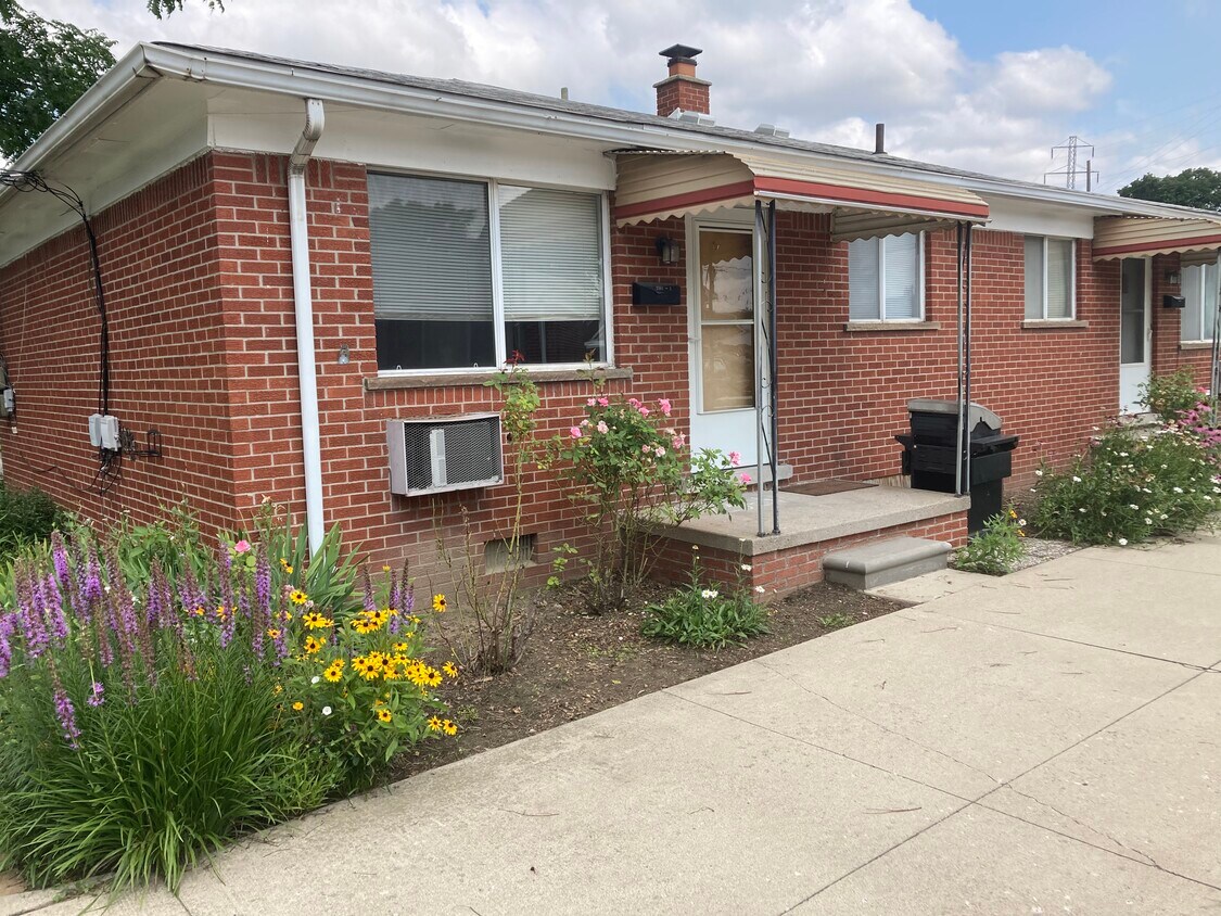Foto principal - 2361 Ferris Ave