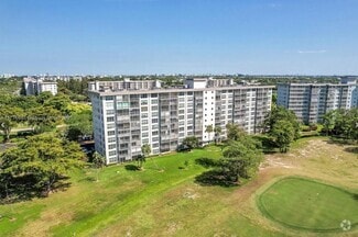 Building Photo - 605 Oaks Dr