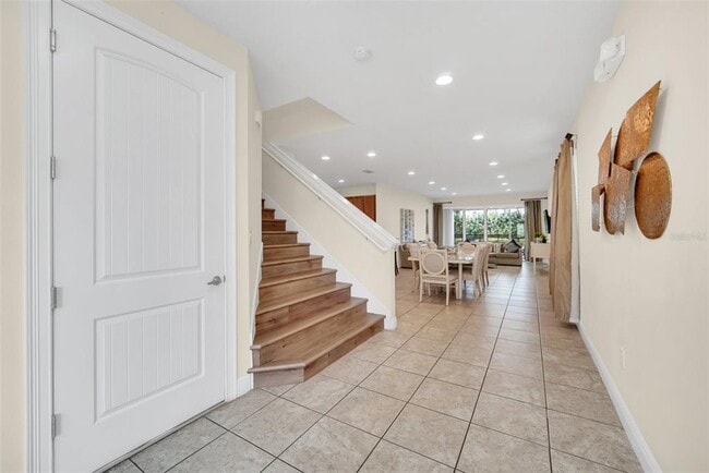 Building Photo - 611 Lasso Dr