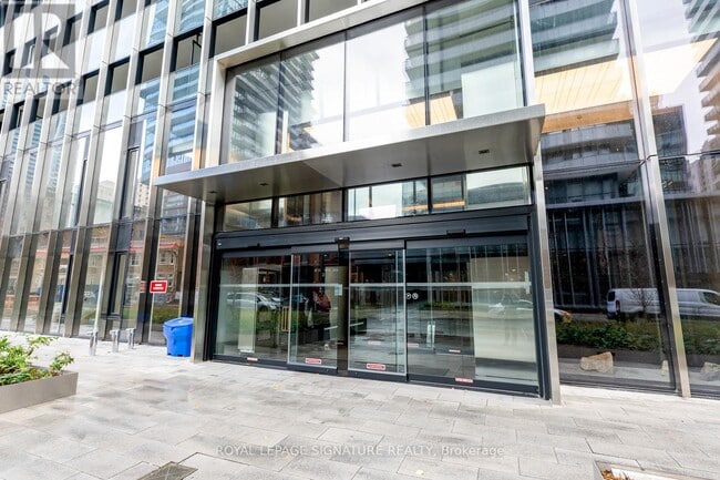 Photo du bâtiment - 55 Charles St E