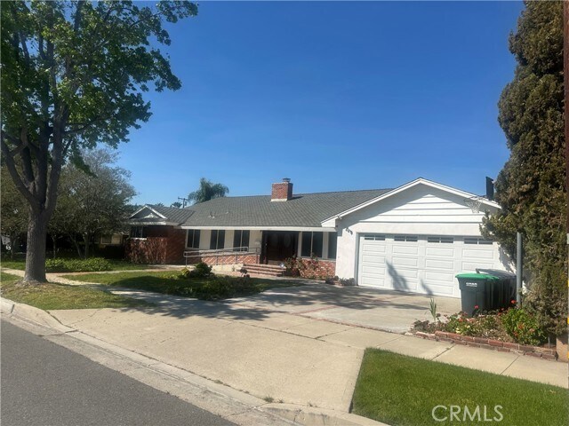 Building Photo - 3025 E Hillcrest Ave