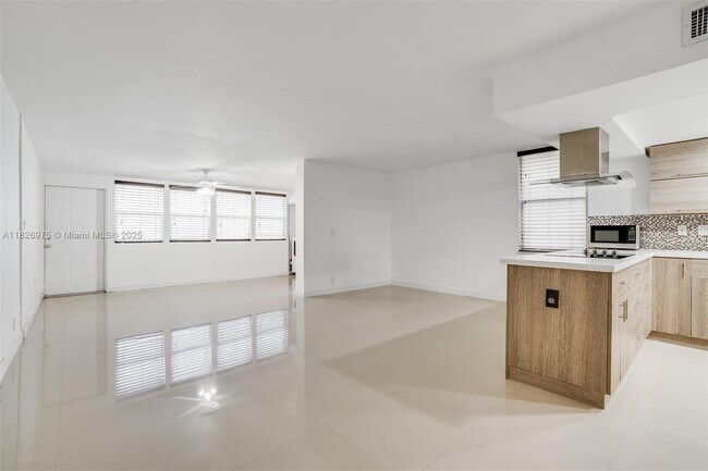 Building Photo - 20350 W Country Club Dr