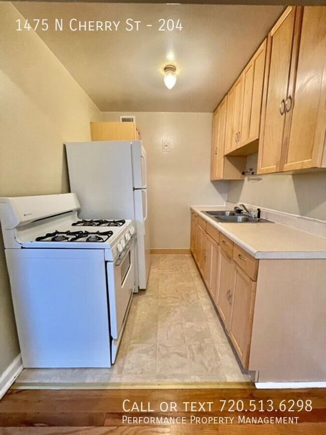Foto del edificio - 1475 N Cherry St