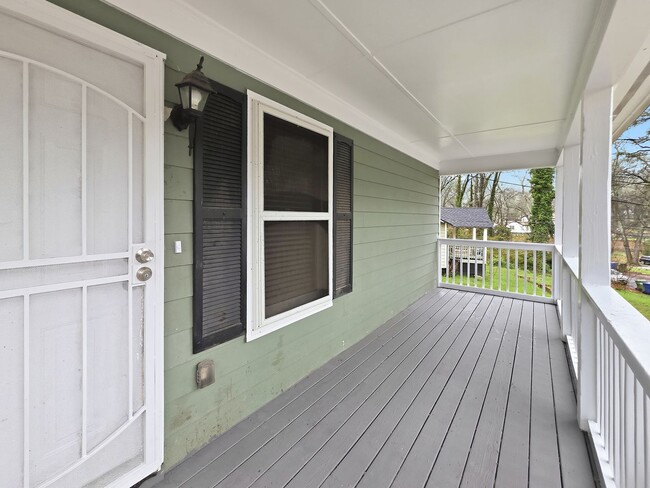 Building Photo - Fantastic 4 bedroom 2 bath home - Housing Vouchers Accepted