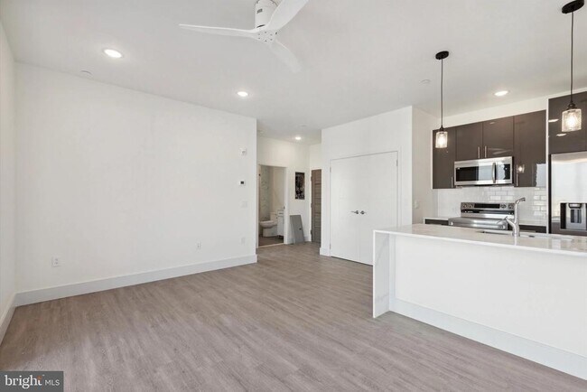 Foto del edificio - 1221 E Fletcher St