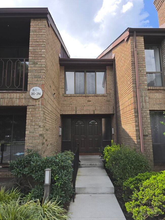 Foto del edificio - 384 Willowbrook Dr