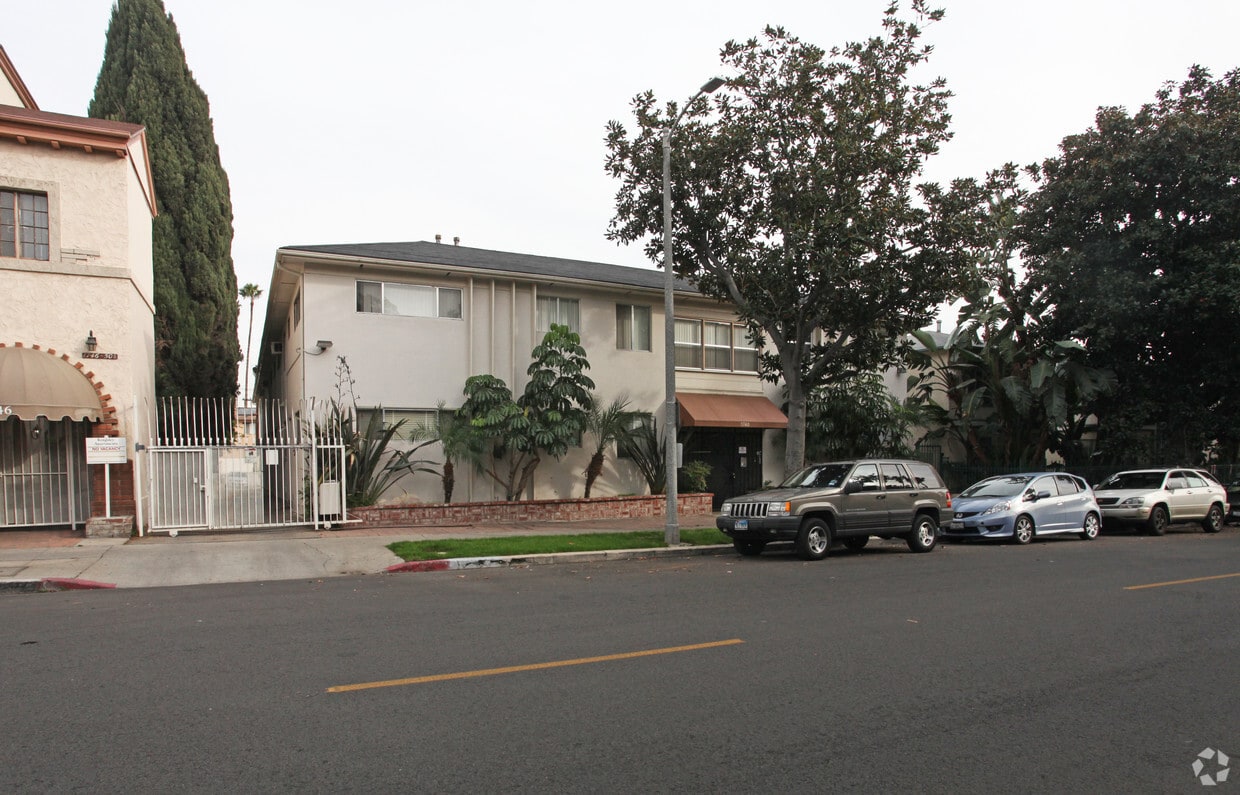 Primary Photo - 1740 N Kingsley Dr
