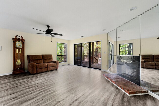 Building Photo - 3000 Steeplechase Dr