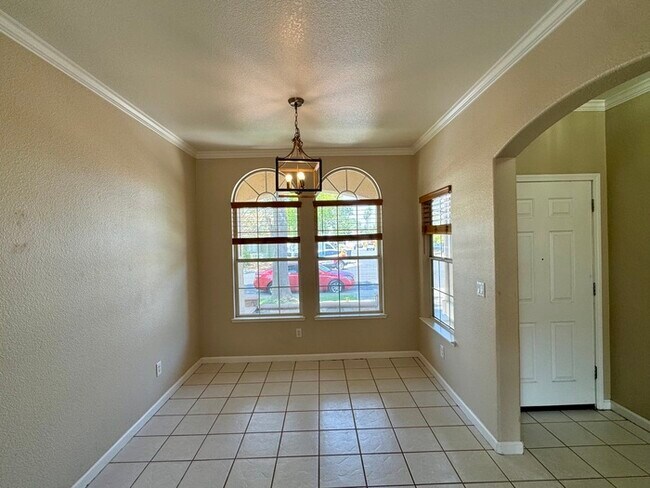 Foto del edificio - Beautiful 3 Bed / 2 Bath Home with 2-Car Garage in Roseville