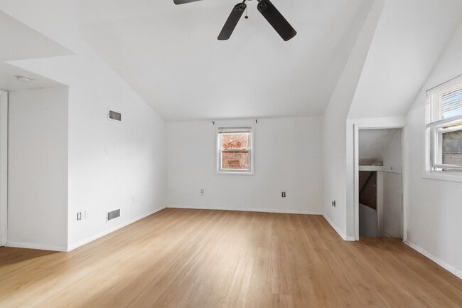 Building Photo - 689 2nd St