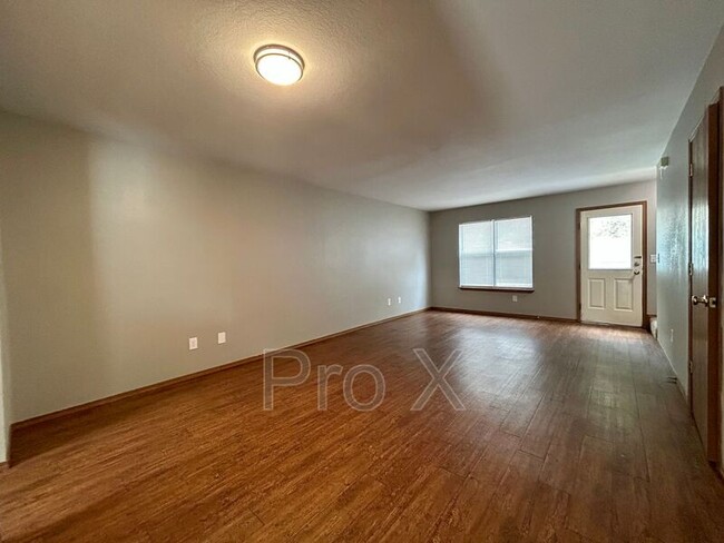 Building Photo - 1450 E Sequoyah Ct