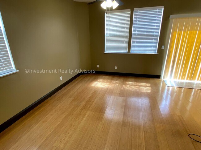 Building Photo - 194 E Daisyfield Dr