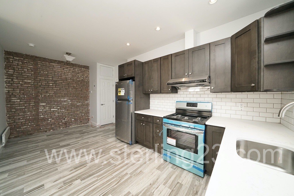 Foto principal - 24-19 Ditmars Blvd