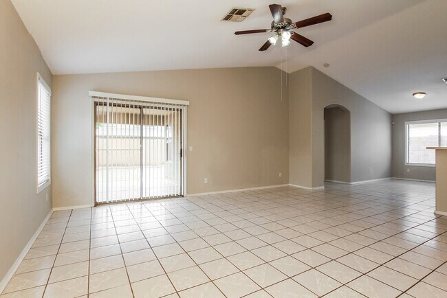 Foto del edificio - 12367 W Monroe St