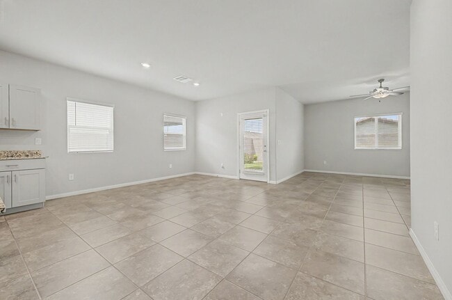Building Photo - Single Story Home With 4-Bedrooms in a gated community!