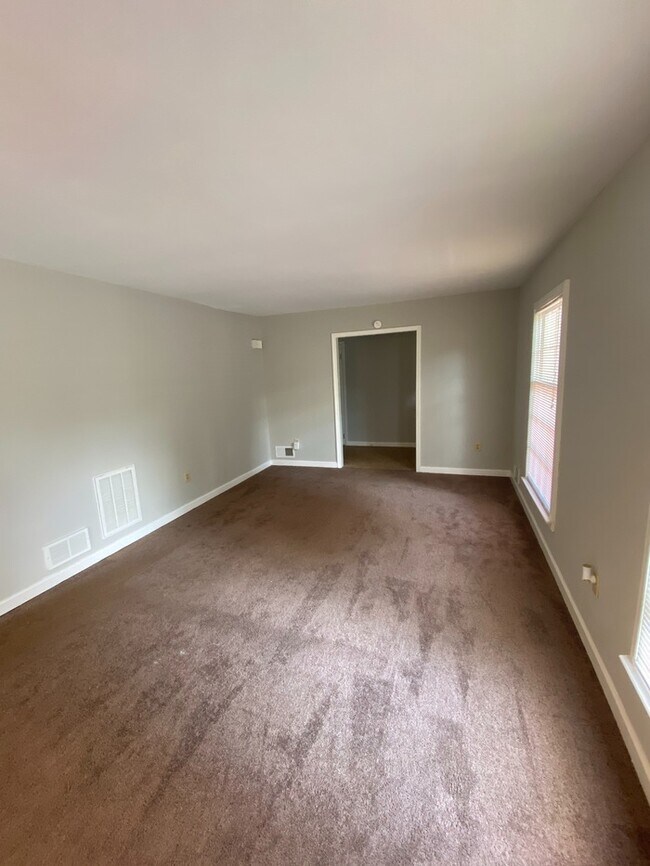 Building Photo - Hidden Gem!