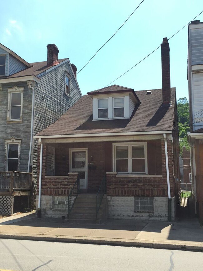 Foto del edificio - 1 Bedroom House in Millvale with Off Street Parking