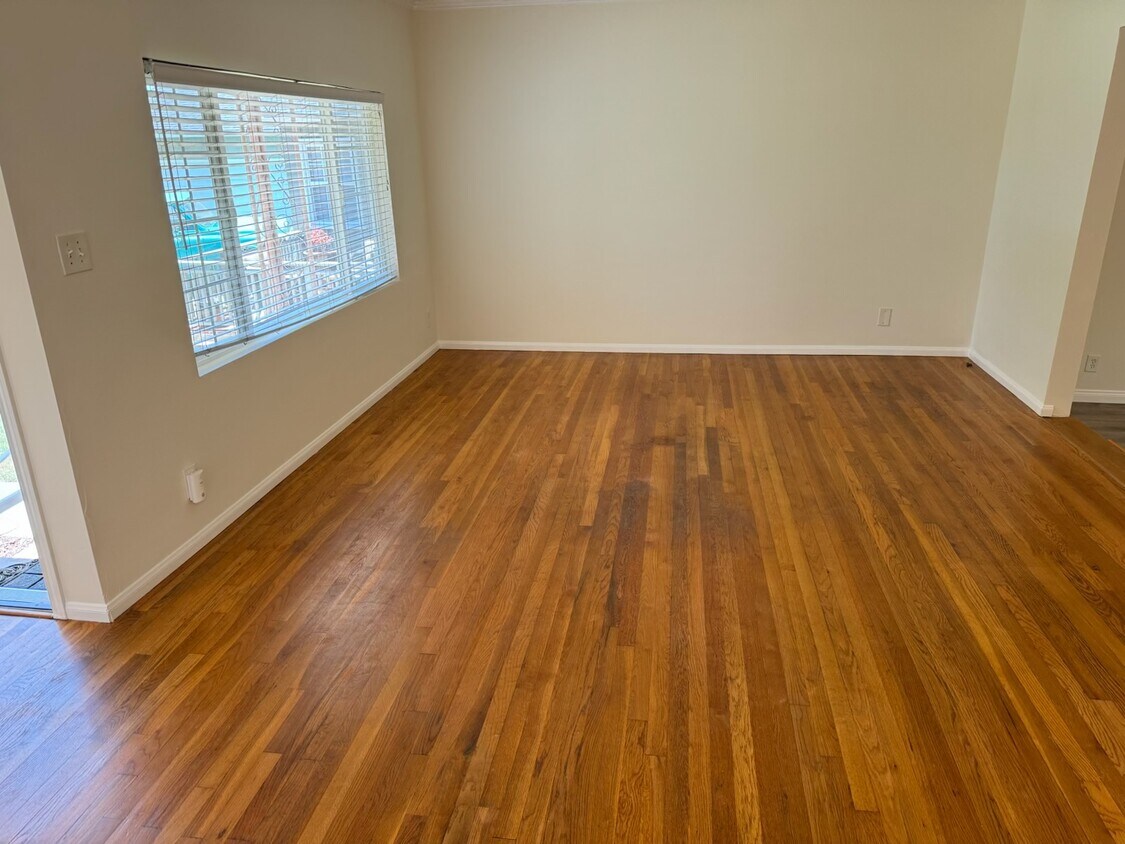 Foto del edificio - 5447 W 141st St