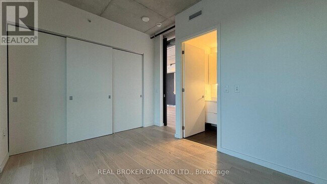 Photo du bâtiment - 170 Bayview Ave