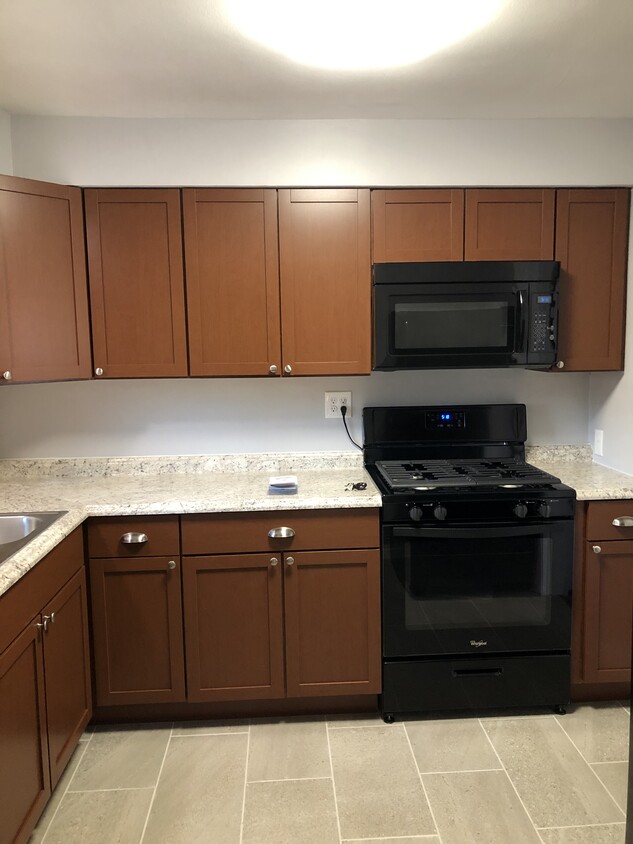 Foto principal - 3020 Glenmore Ave