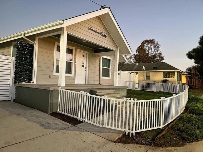 Building Photo - 1780 and 1780 1/2 Anaheim Avenue