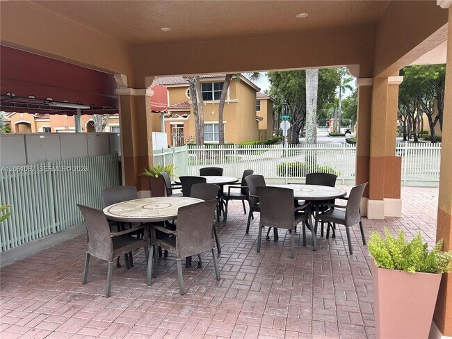Foto del edificio - 8508 NW 141st Terrace