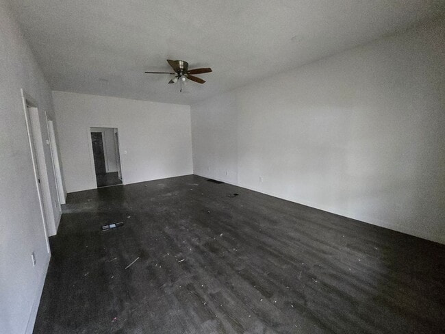 Building Photo - Charming 2 bed 1 bath house!