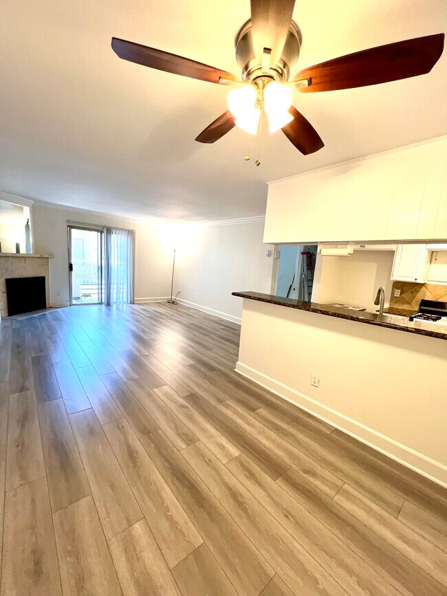 Building Photo - 7045 Woodley Ave
