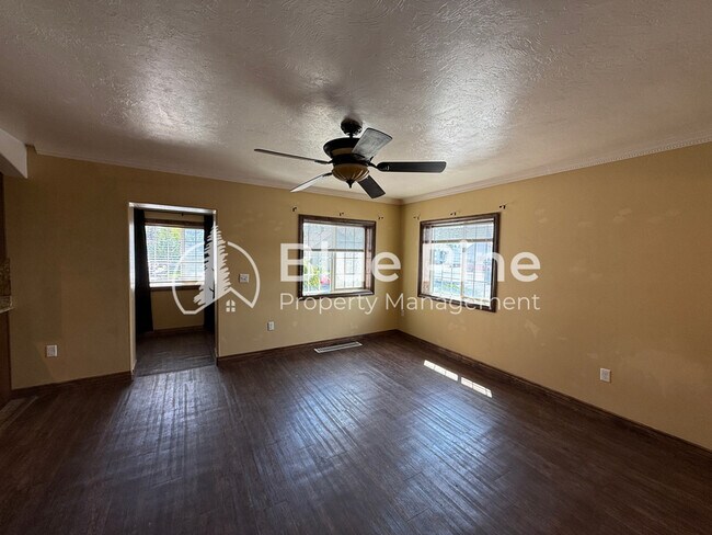 Foto del edificio - 321 Lomax St