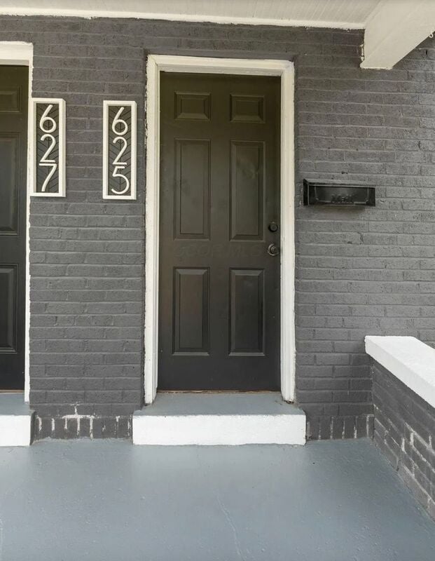 Building Photo - 625 E Gates St
