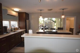 Building Photo - 603 Pila Pl