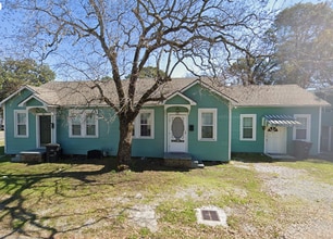 Building Photo - 334 Gebelin St