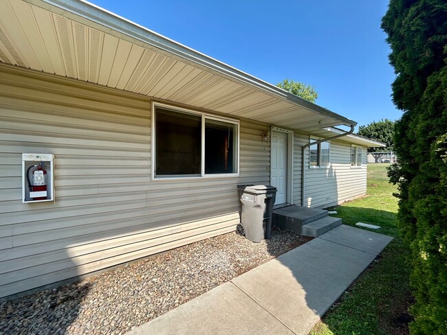 Building Photo - 1009 E 19th Ave