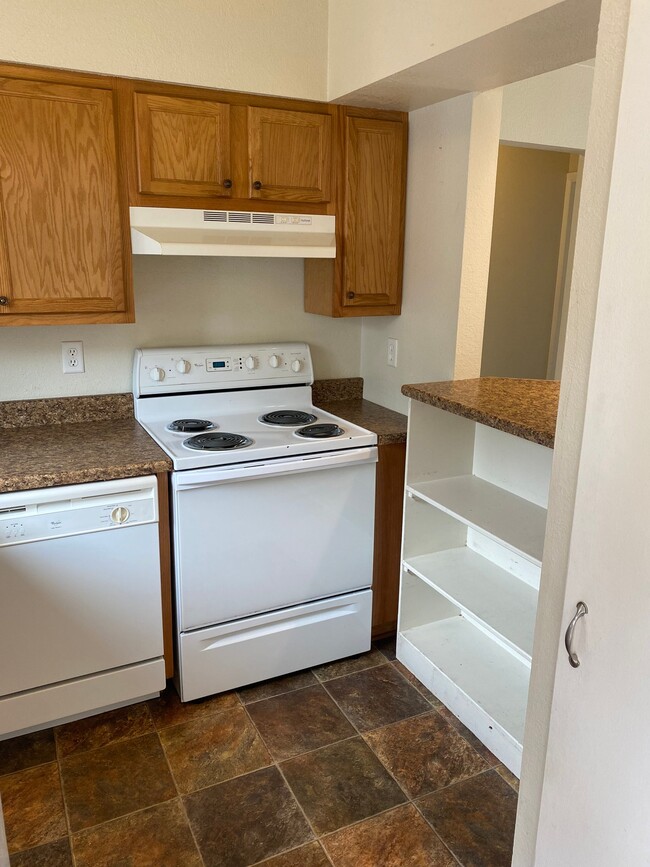 Building Photo - 405 E Thunderbird Dr