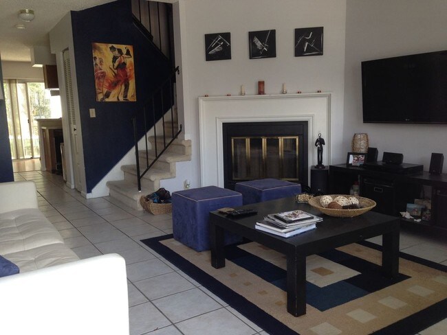 Sala de estar - 11316 Grandville Dr