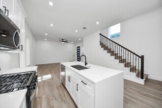 Building Photo - 3310 Hardy St