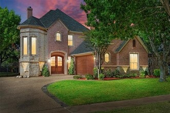 Building Photo - 1925 Manor Way Dr