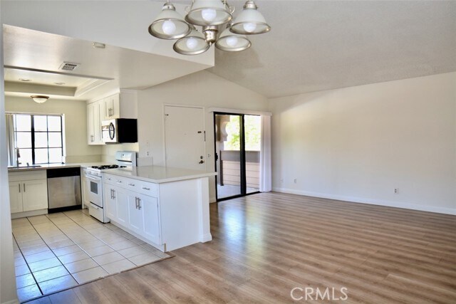 Foto del edificio - 21696 Laurelrim Dr