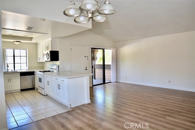 Building Photo - 21696 Laurelrim Dr