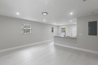 Foto del edificio - 465 Swain Blvd