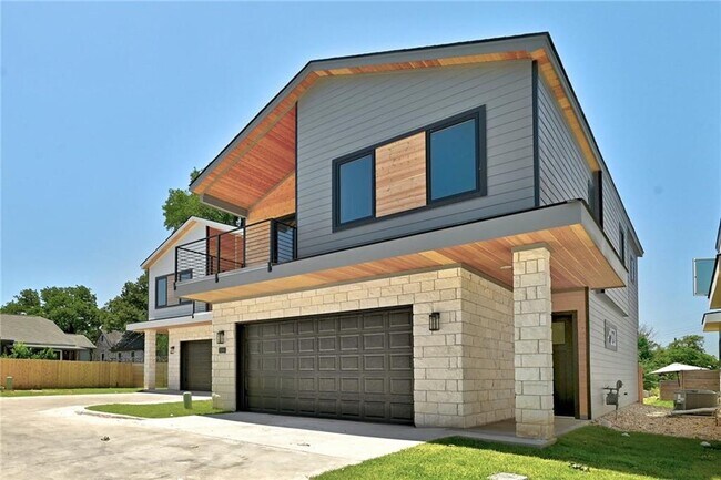 Foto del edificio - 2305 Century Tree Cv