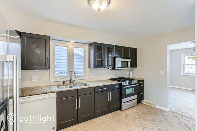 Foto del edificio - 868 Arthur Drive