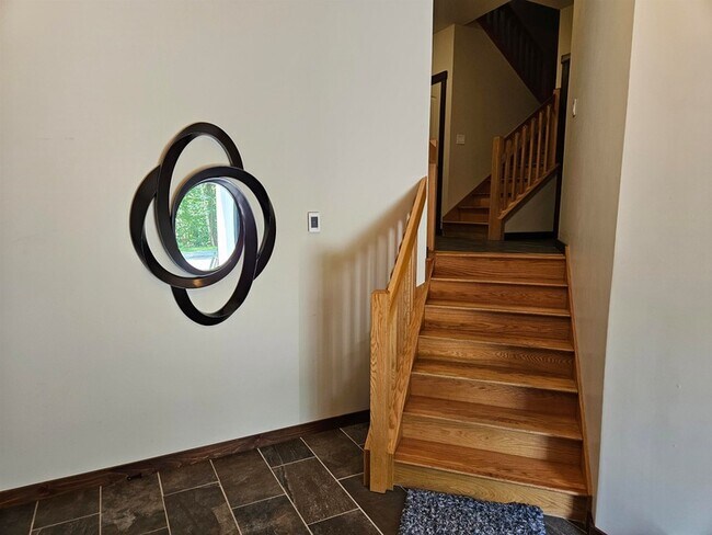 Building Photo - 48 Westview Rd