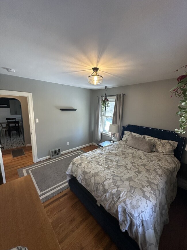 Foto del edificio - Charming St. Ann Bungalow Across from Mary...