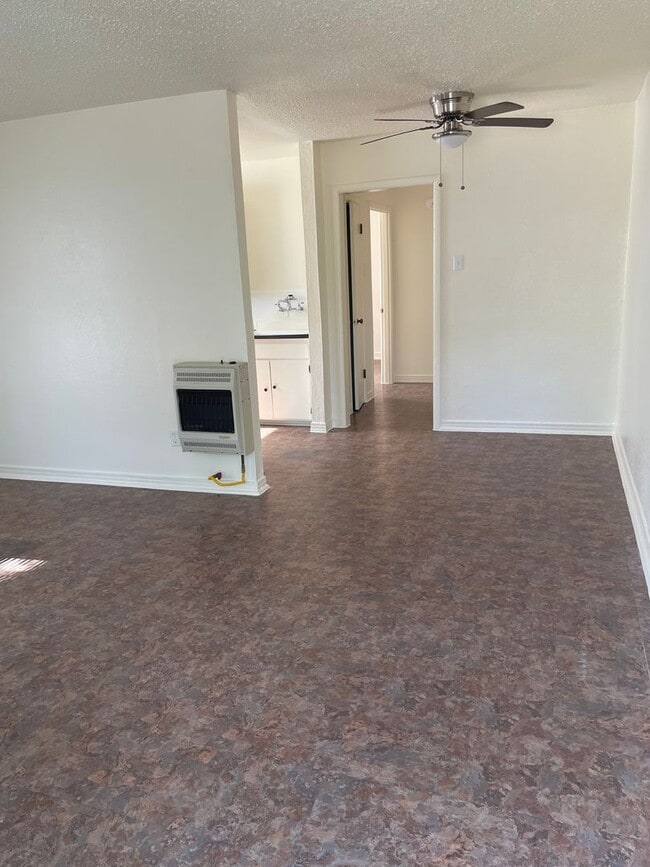 Building Photo - Available Now 1 BR, 1 BA Duplex $700/mo