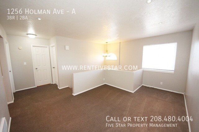 Building Photo - Spacious Duplex In Prime Location! Visit r...